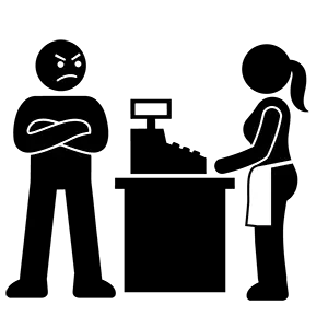 レジカウンターで腕を組んで怒っている男性客と対応する女性店員