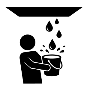天井から漏れてくる水をバケツで受けている水漏れトラブルのシルエット